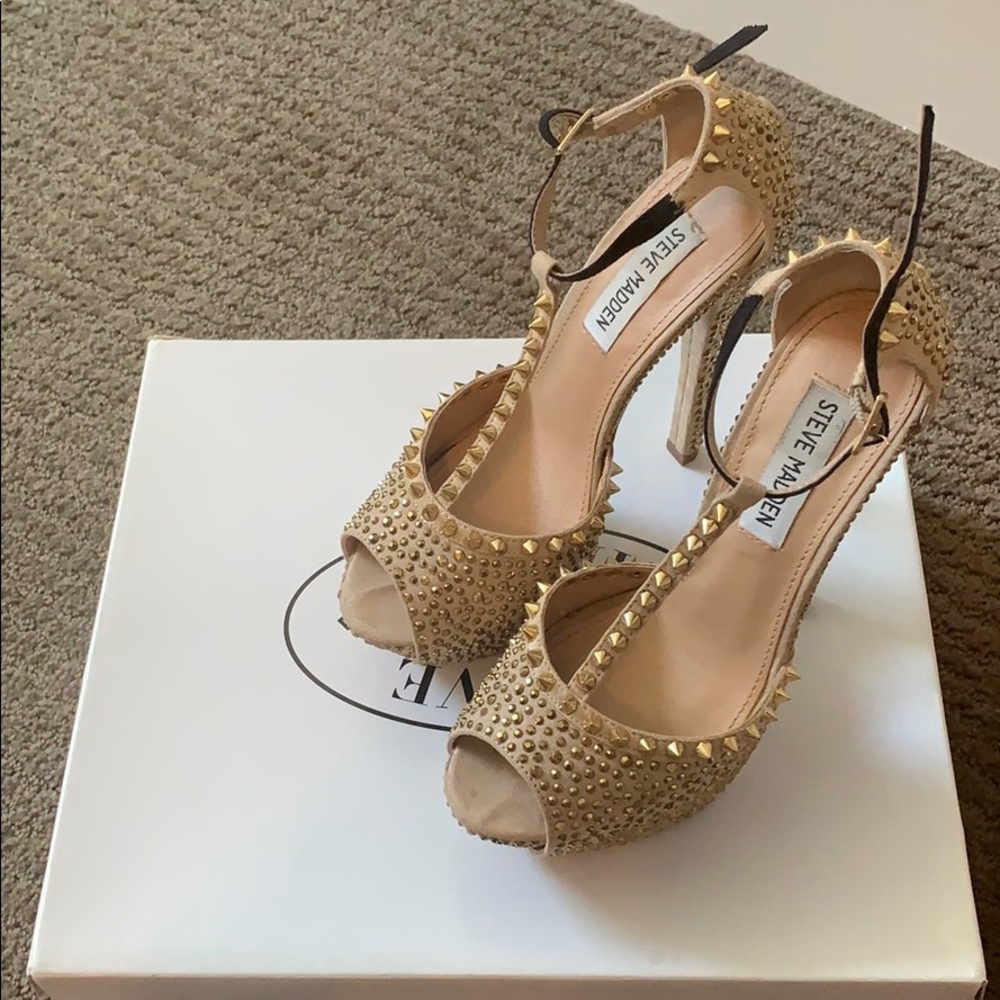[Steve Madden] Size 6 Studded Gold Heels